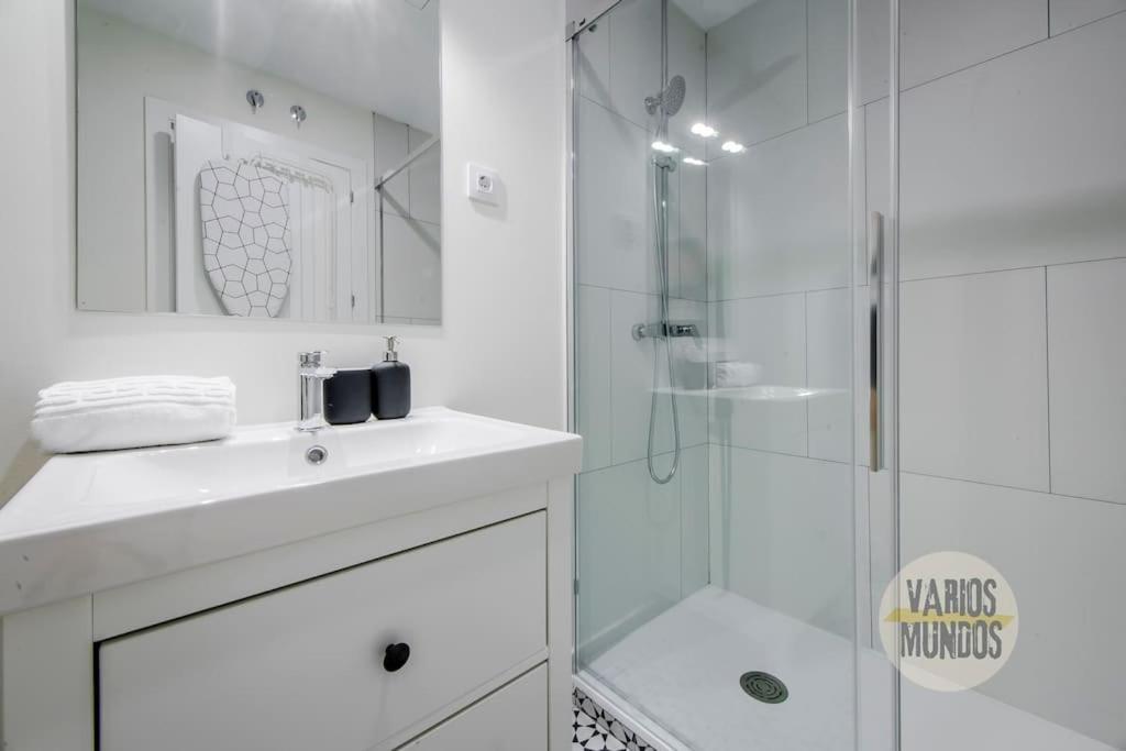 Cozy Y Centrico Apt Para 6Pax En Plaza Del Carmen E2 Madrid Exterior photo