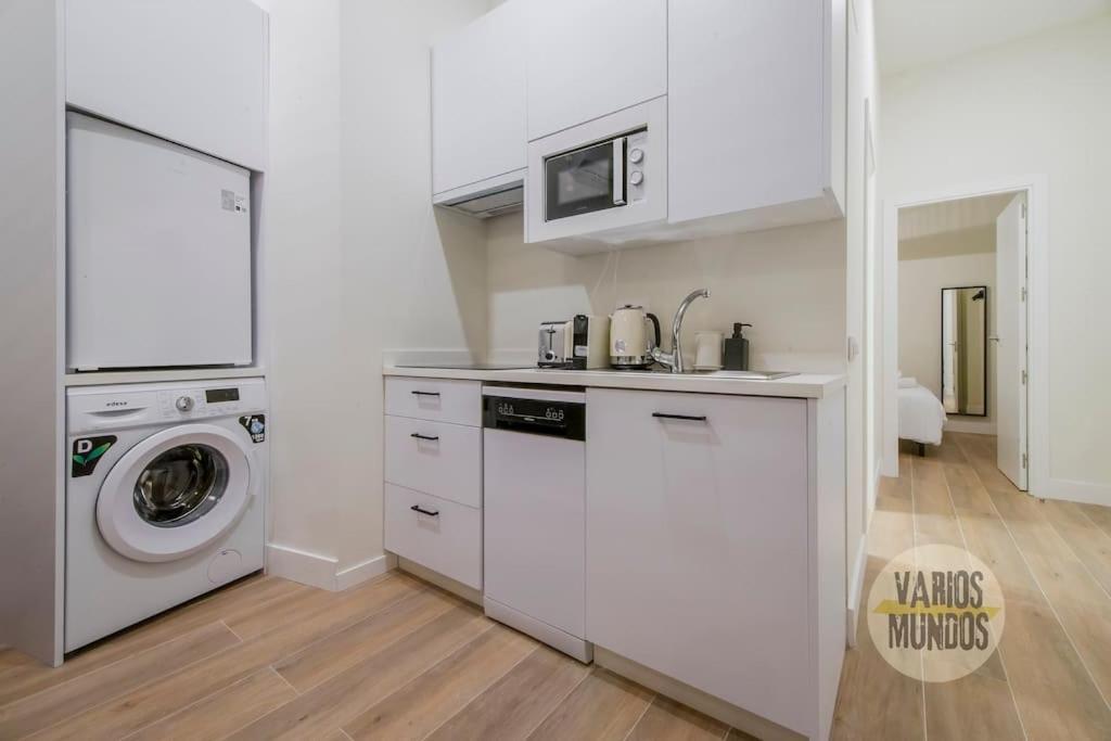 Cozy Y Centrico Apt Para 6Pax En Plaza Del Carmen E2 Madrid Exterior photo