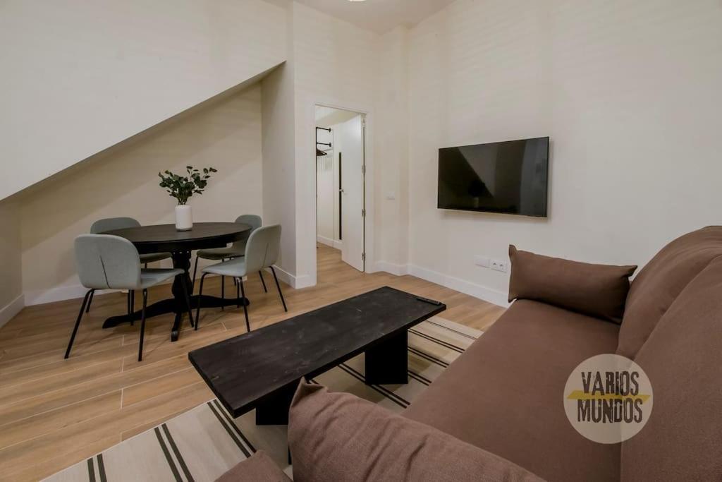 Cozy Y Centrico Apt Para 6Pax En Plaza Del Carmen E2 Madrid Exterior photo